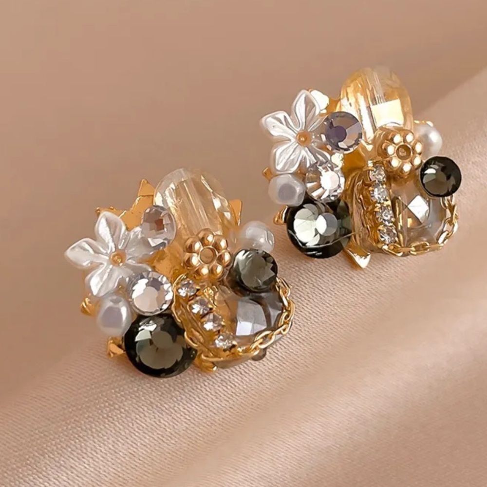 Minimalist stud earrings A108